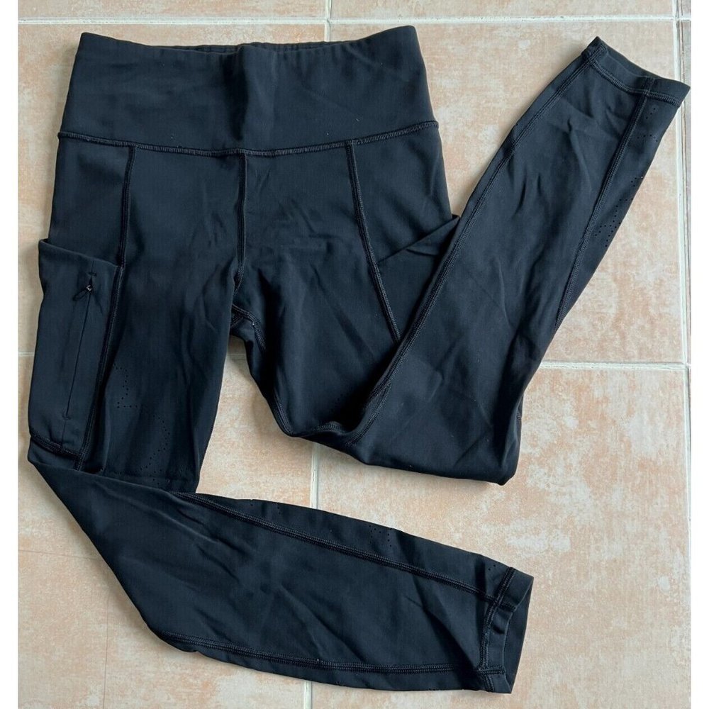 Athleta leggings lasercut design‎ on the front of the legs size S